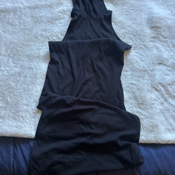 Banana Republic Ribbed Black Top - Picture 1 of 3